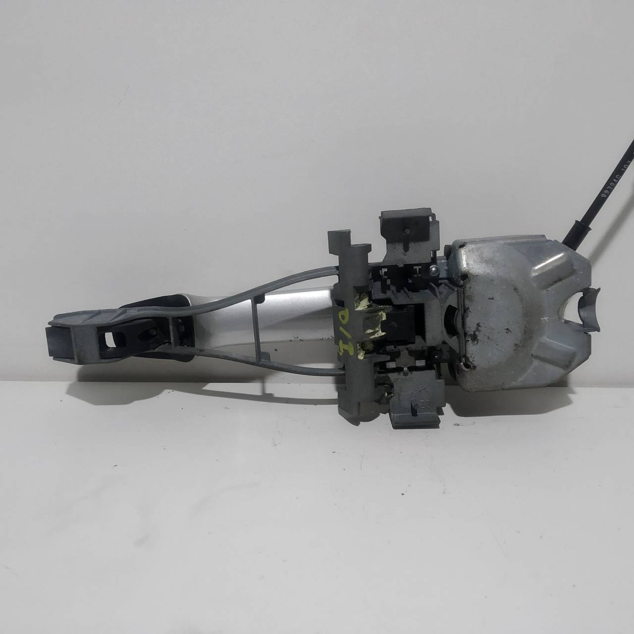 VOLVO V50 1 generation (2003-2012) Vasemman etuoven ulkokahva 25222011