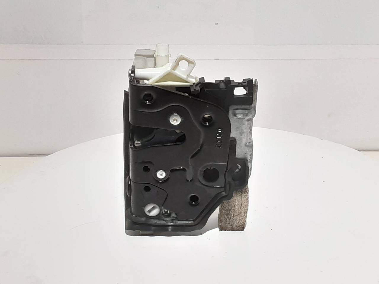 AUDI A4 B9/8W (2015-2024) Rear Left Door Lock 8X0839015E 18392397