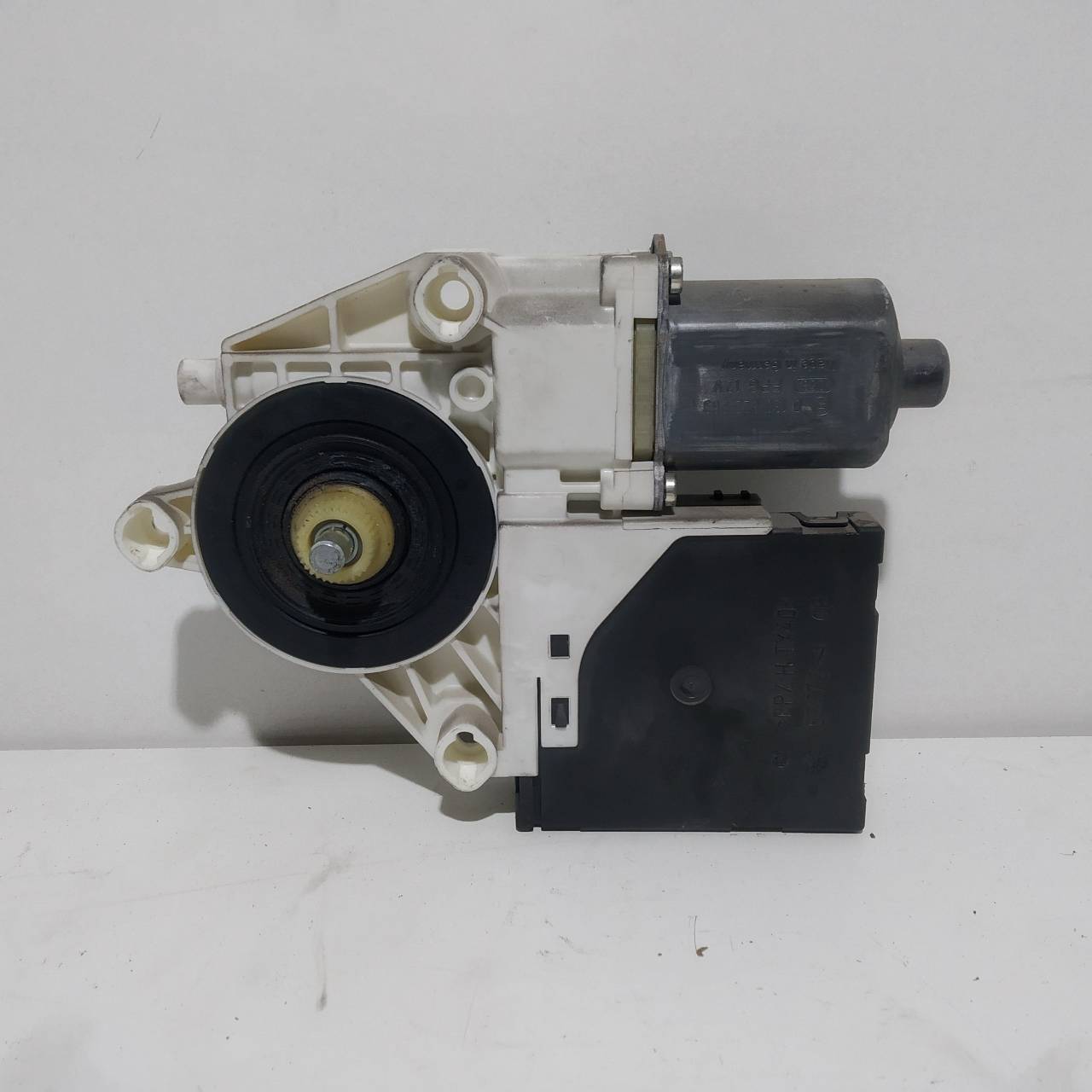 AUDI A3 8P (2003-2013) Moteur de commande de vitre de porte arrière droite 8P4959802B 23625395