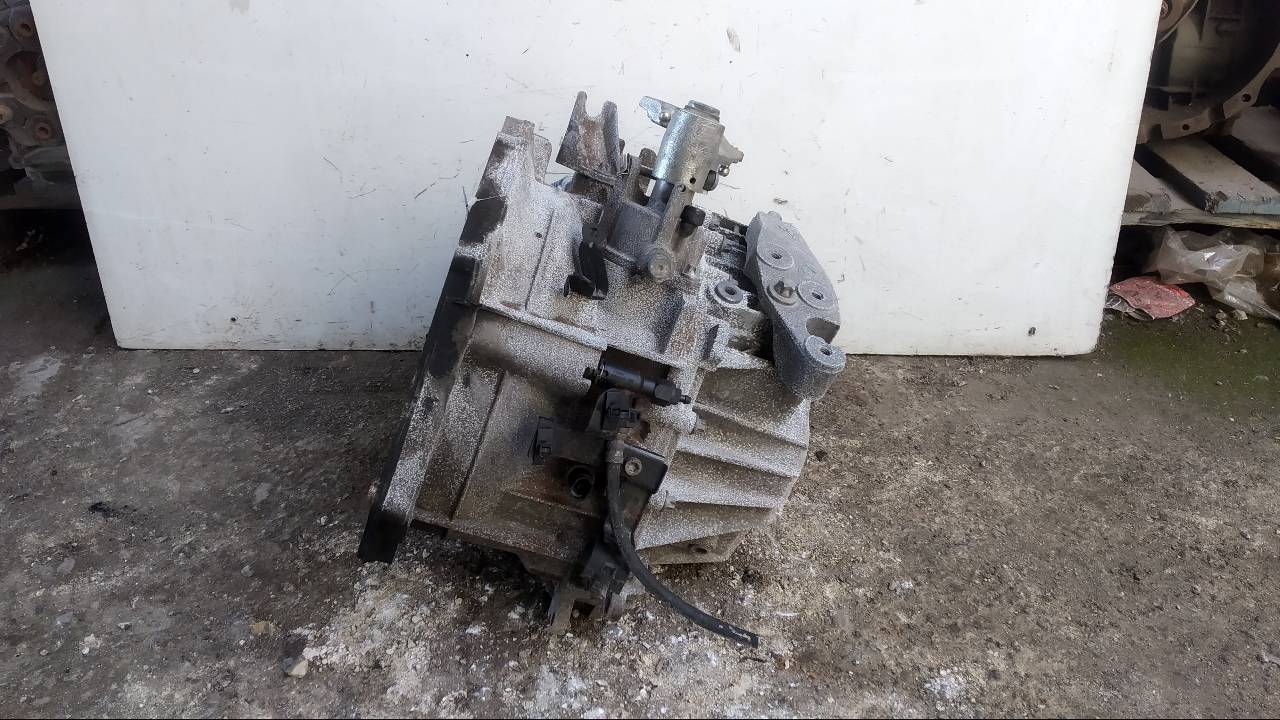 OPEL Astra J (2009-2020) Gearbox Z17DTJ 24260397