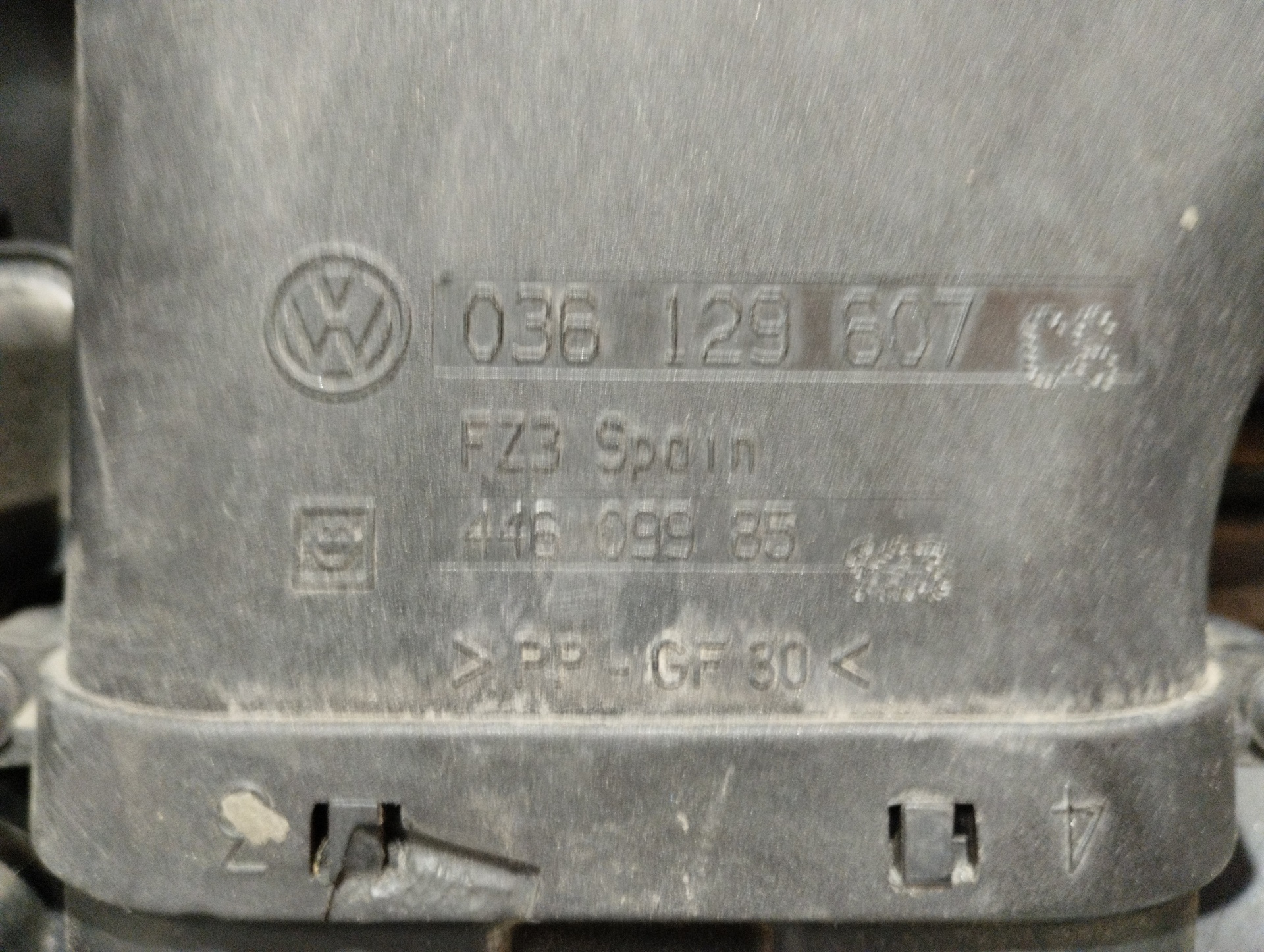 VOLKSWAGEN Polo 4 generation (2001-2009) Engine Cover 036129607 25221452