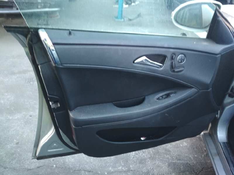 MERCEDES-BENZ CLS-Class C219 (2004-2010) Aizmugurējā labā durvju slēdzene A2197300235 18373711