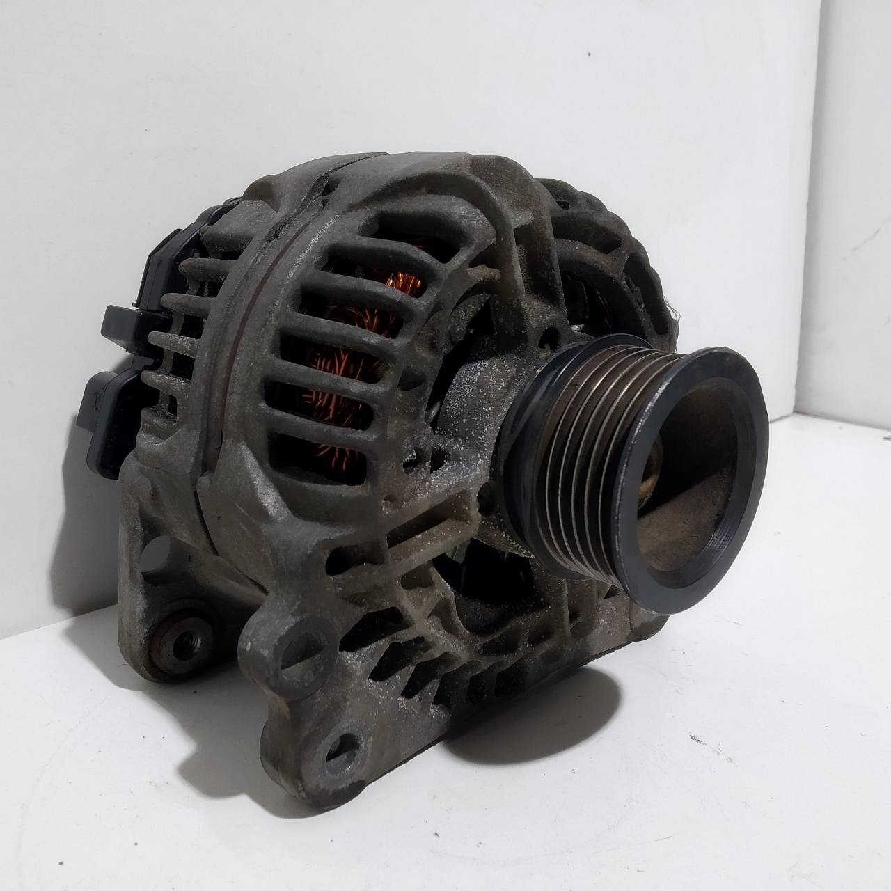 CHEVROLET Bora 1 generation (1998-2005) Alternator 028903028D 23059771