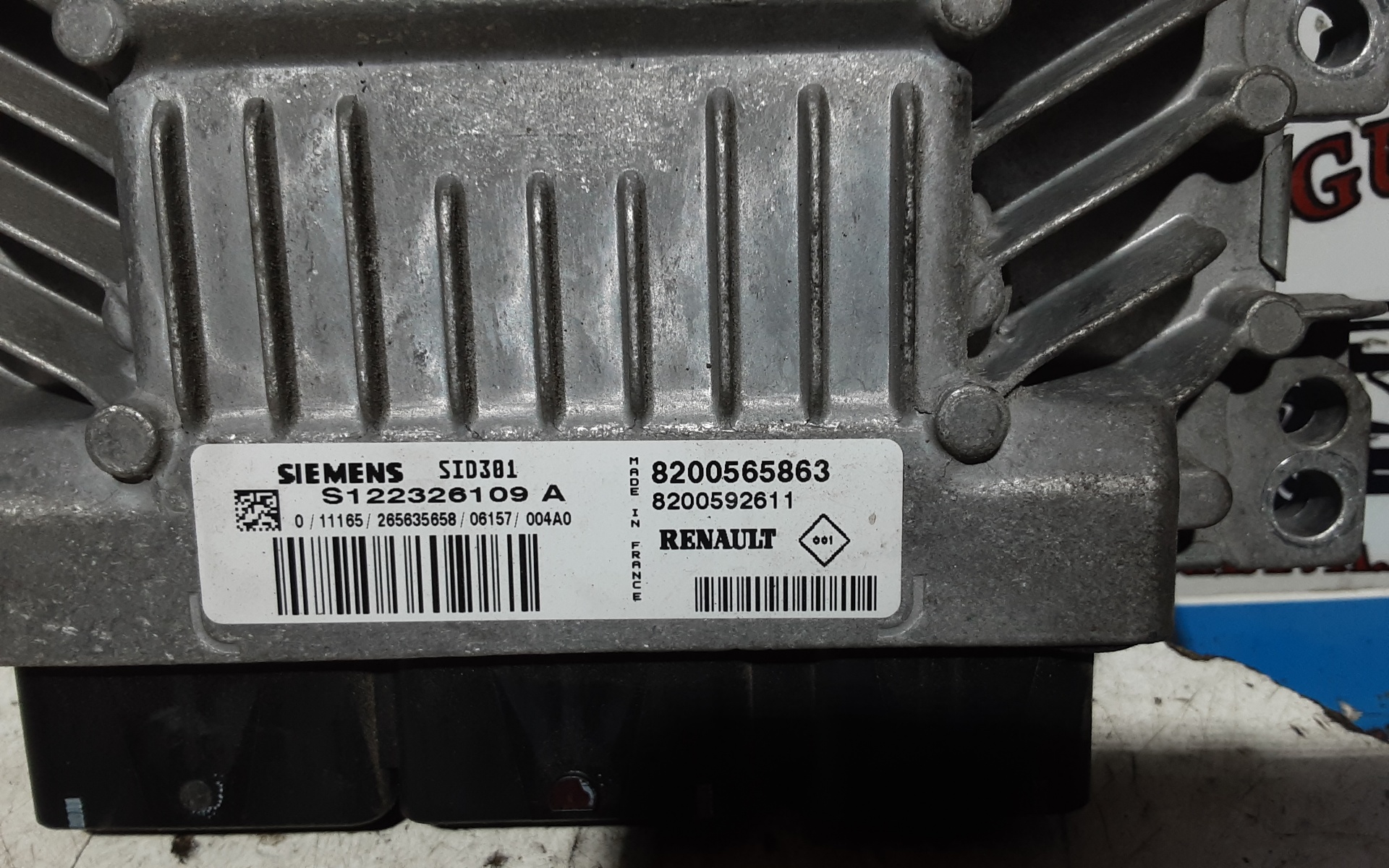 RENAULT Scenic 2 generation (2003-2010) Engine Control Unit ECU 8200565863 18377387