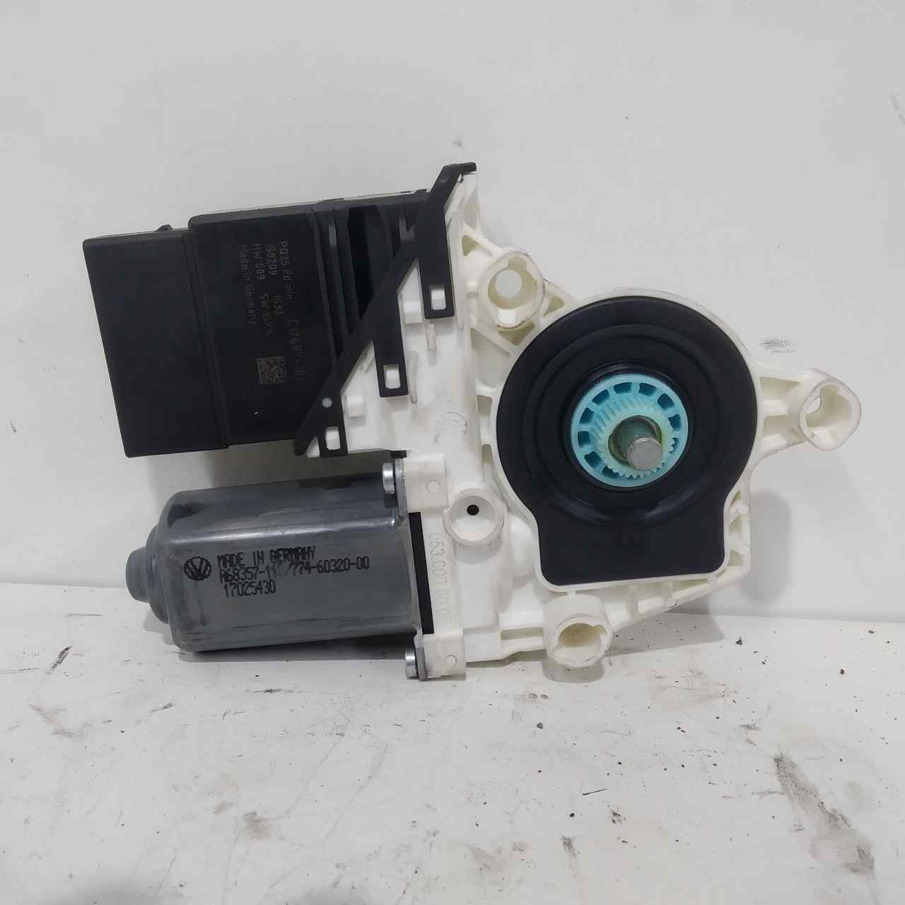 VOLKSWAGEN Tiguan 1 generation (2007-2017) Rear Right Door Window Control Motor 5N0959704F 25576238