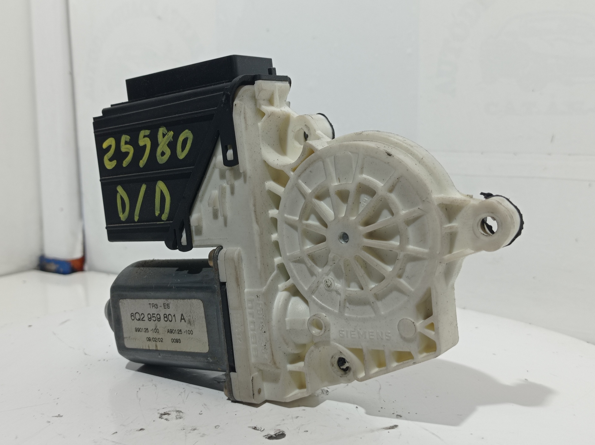 SEAT Ibiza 3 generation (2002-2008) Front Right Door Window Control Motor 6Q2959801A 25222747