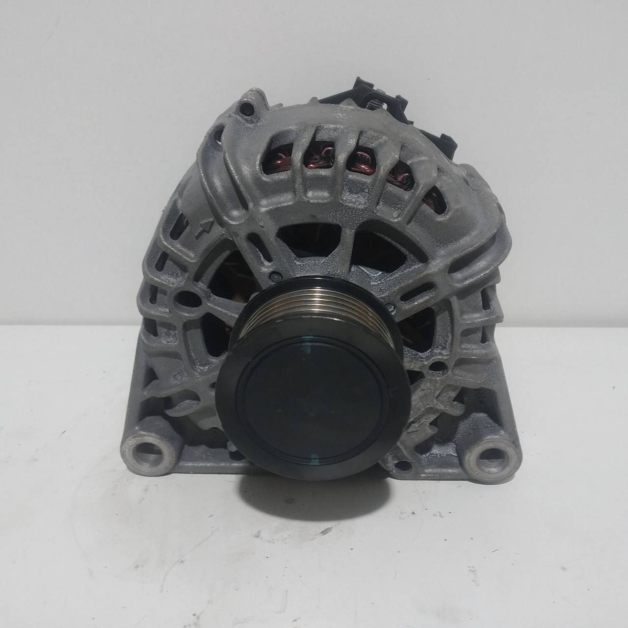 FORD Kuga 2 generation (2013-2020) Alternator AV6N10300MD 22601709