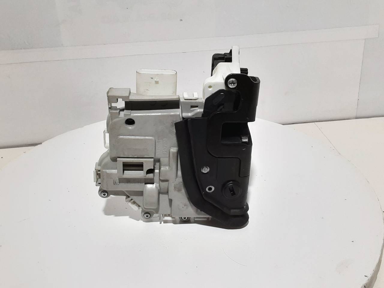 AUDI A4 B9/8W (2015-2024) Rear Left Door Lock 8X0839015E 18392397