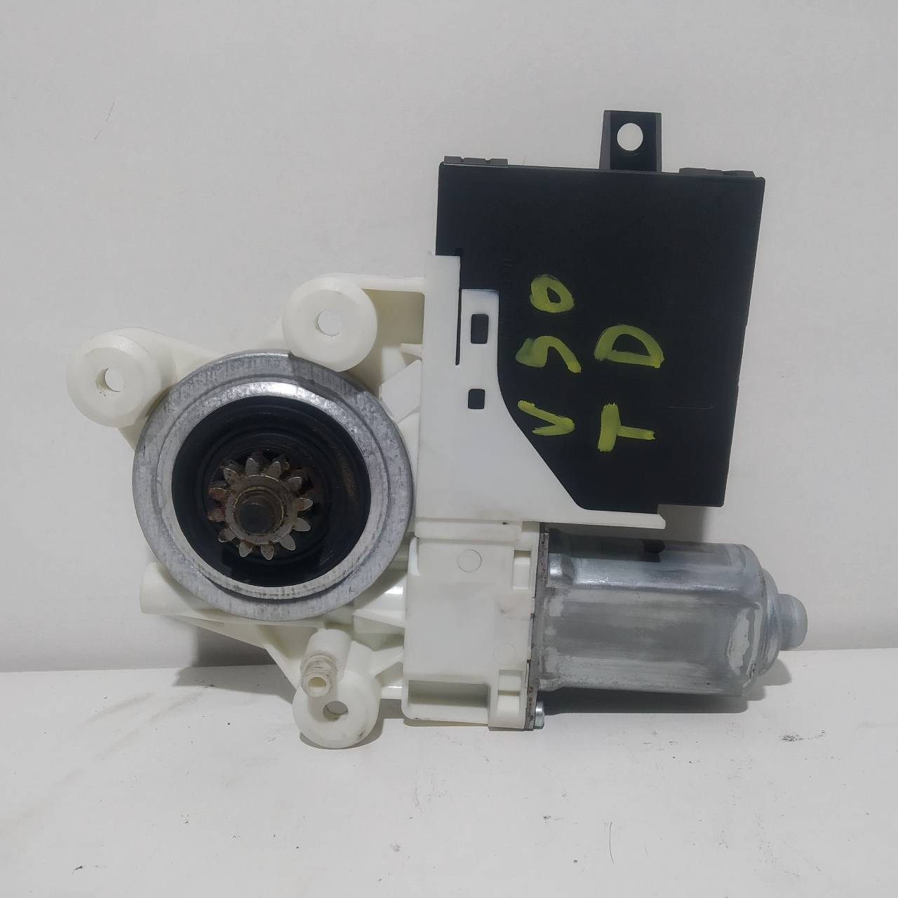 VOLVO V50 1 generation (2003-2012) Moteur de commande de vitre de porte arrière droite 30710149 25222025