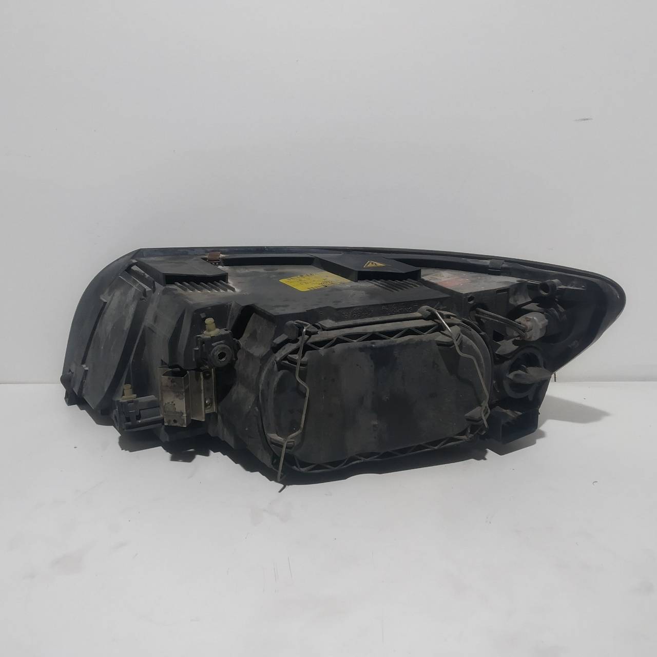 VOLVO V50 1 generation (2003-2012) Phare avant droit 30698890 23552750