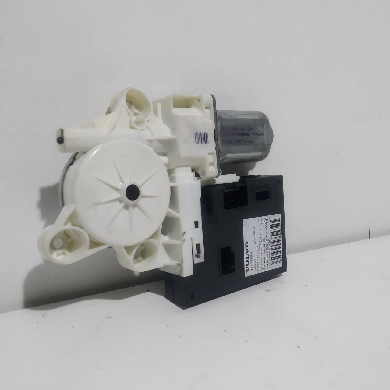 VOLVO V50 1 generation (2003-2012) Front Right Door Window Control Motor 30737681 25222044