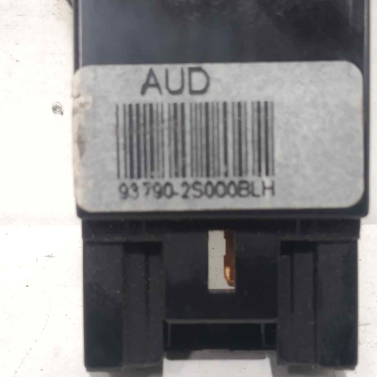 HYUNDAI ix35 1 generation (2009-2015) Fareknapp 937902S000BLH 24388956