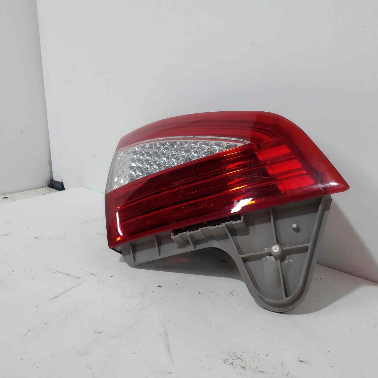 FORD Mondeo 4 generation (2007-2015) Rear Left Taillight 25608929