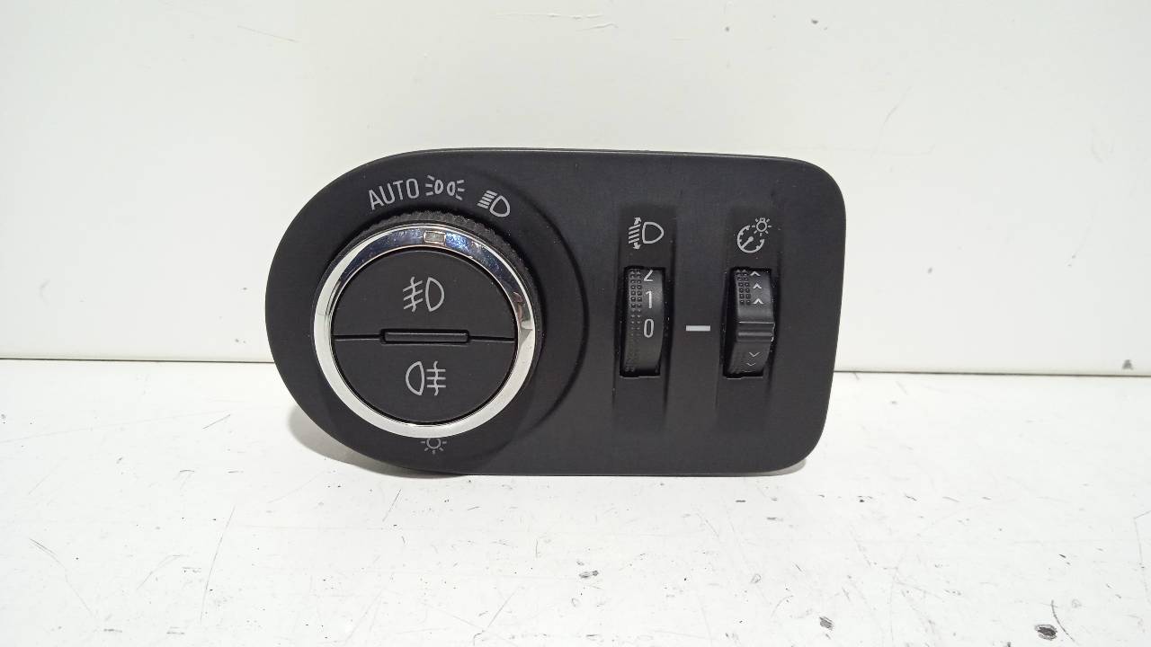 OPEL Astra K (2015-2021) Headlight Switch Control Unit 13493472 22757667