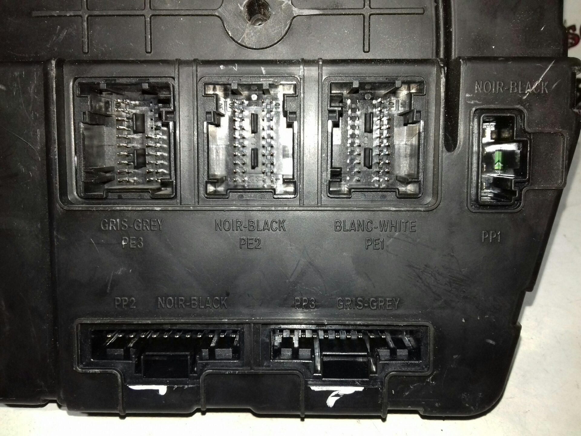 RENAULT Fuse Box 8200309690 25223110