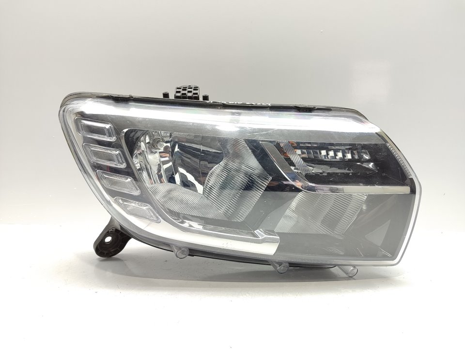 DACIA Sandero 2 generation (2013-2020) Front Right Headlight 260100697R 24971796