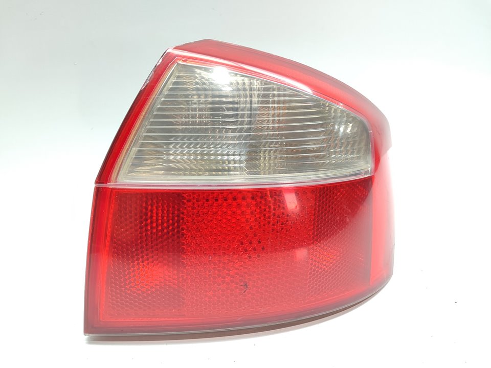 AUDI A4 B6/8E (2000-2005) Rear Right Taillight Lamp 8E0945096C 25019665