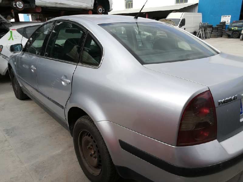 VOLKSWAGEN Passat B5 (1996-2005) Üzemanyag-befecskendező 038130073AR 21939947