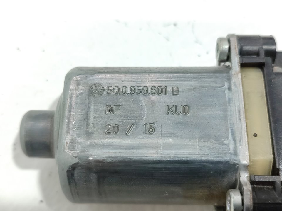 SEAT Toledo 3 generation (2004-2010) Front venstre dør vindusregulator motor 5Q0959801B 23789620