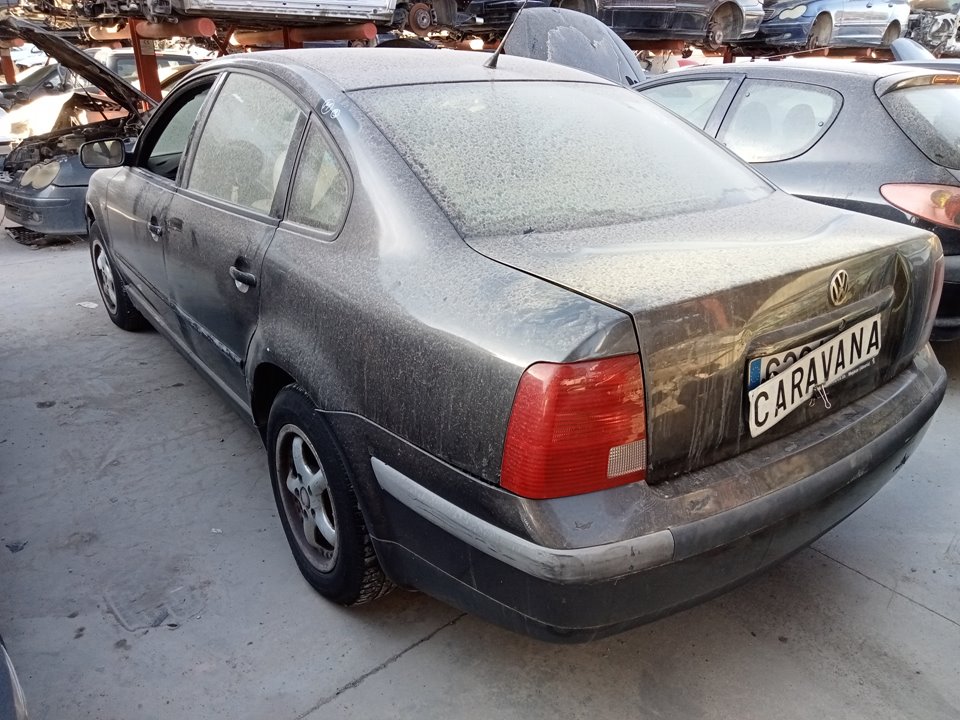 VOLKSWAGEN Passat B5 (1996-2005) Vasemman etuoven ikkunansäätimen moottori 0130821695 23360093