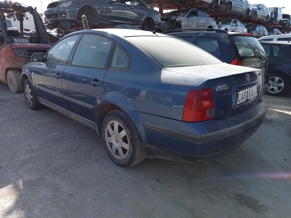 VOLKSWAGEN Passat B5 (1996-2005) Vasemman etuoven ikkunansäätimen moottori 0130821695 25042541