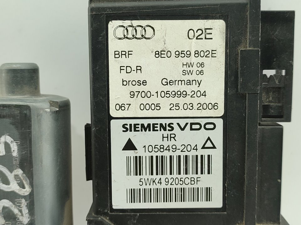 AUDI A4 B6/8E (2000-2005) Маторчик стеклоподъемника задней правой двери 8E0959802E 19002598