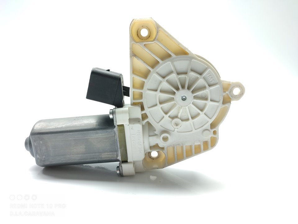 MERCEDES-BENZ CLA-Class C117 (2013-2016) Rear Right Door Window Control Motor A2078200542 25019628