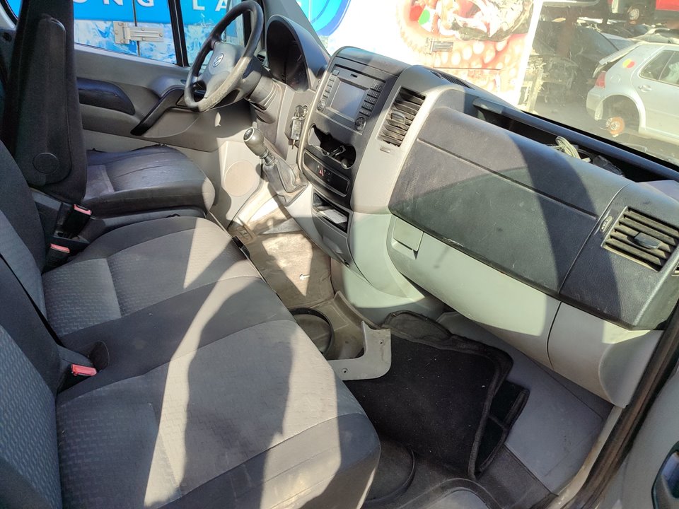 VOLKSWAGEN Crafter 1 generation (2006-2016) Främre vänstra dörrlås A9067202135 27186029