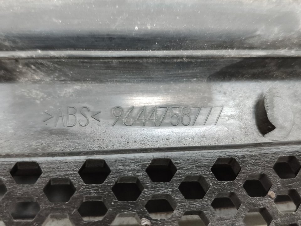 PEUGEOT Partner 1 generation (1996-2012) Решетка радиатора 9644758777 23791327