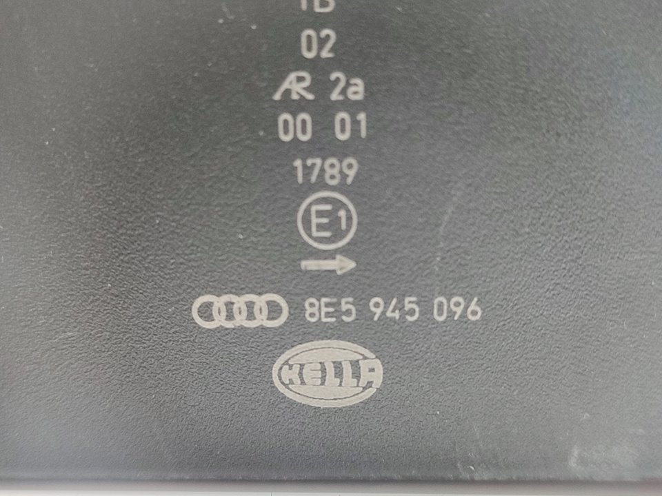 AUDI A4 B6/8E (2000-2005) Far dreapta față 8E5945096 18876349