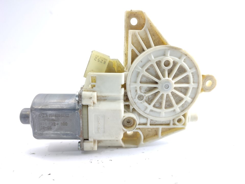 MERCEDES-BENZ C-Class W204/S204/C204 (2004-2015) Motor de control geam ușă dreapta față A2048200242 21818633