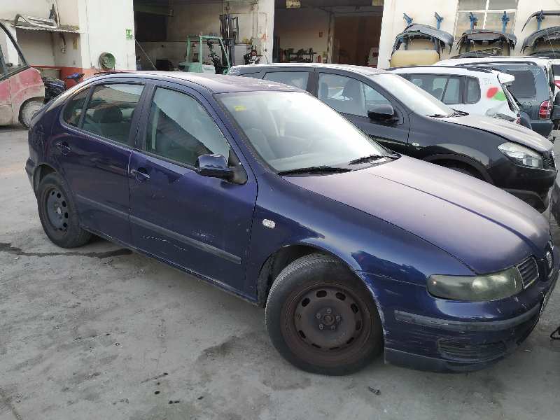 SEAT Leon 1 generation (1999-2005) Priekinių kairių durų langų pakėlimo mygtukai F005S00047 19002529