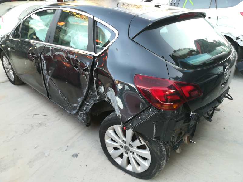 OPEL Astra J (2009-2020) Galinio dangčio spyna 13581023 23804884