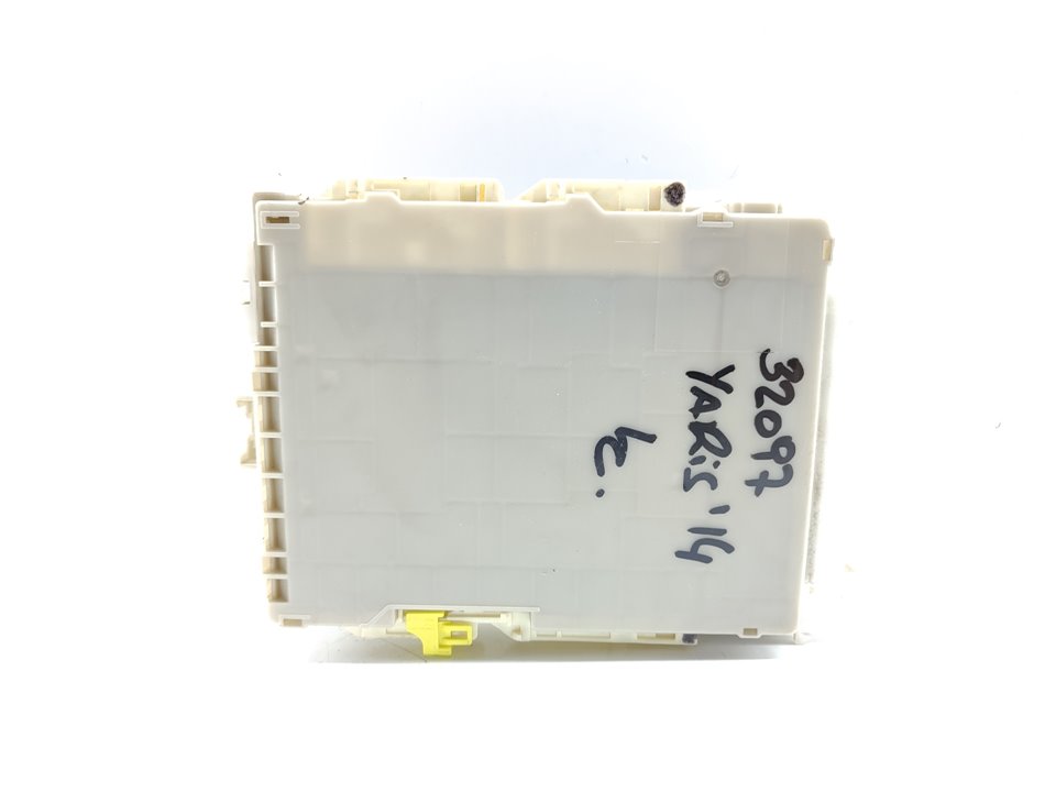 TOYOTA Yaris 3 generation (2010-2019) Fuse Box 8273052F80 25034876