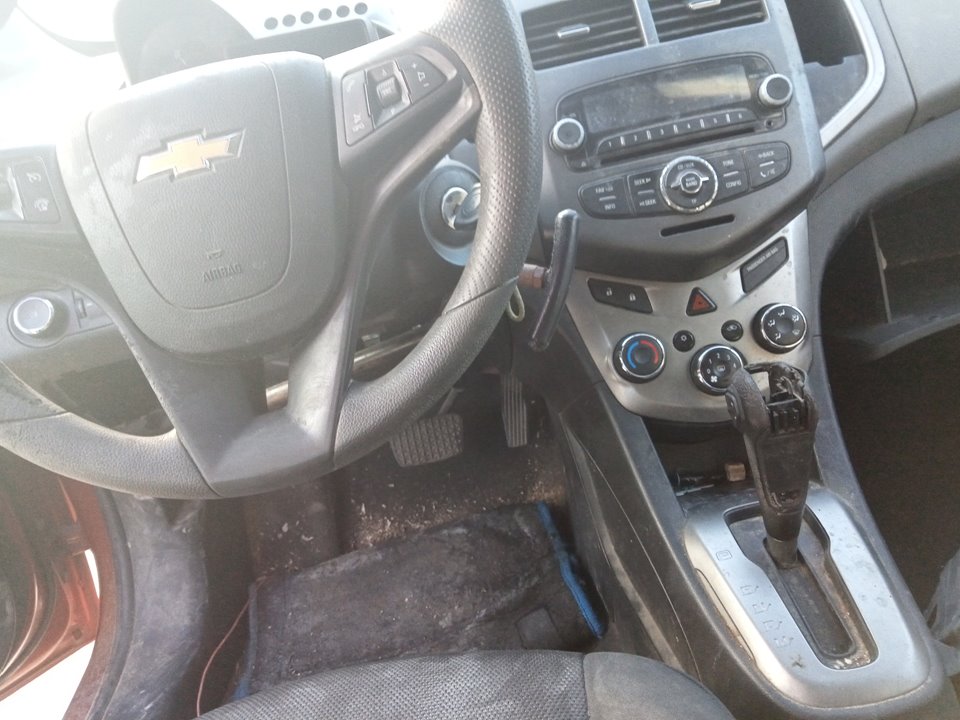 CHEVROLET Aveo T300 (2011-2020) Încuietoarea ușă stânga față 13579522 25949730