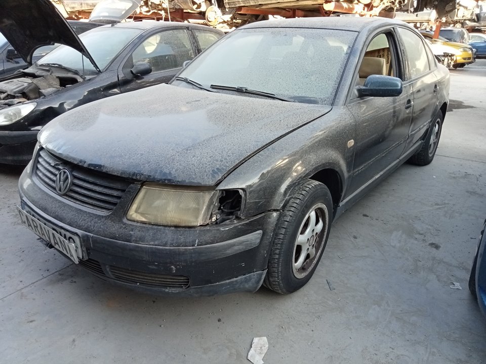 VOLKSWAGEN Passat B5 (1996-2005) Vasemman etuoven ikkunansäätimen moottori 0130821695 23360093