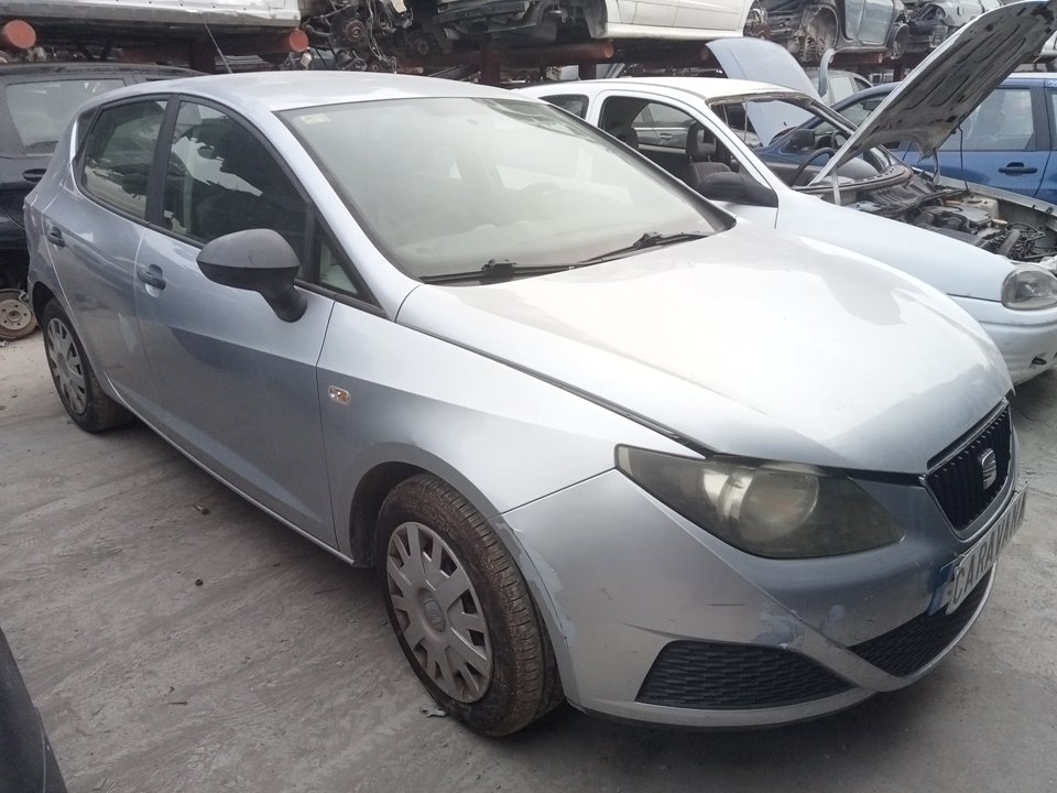 SEAT Ibiza 4 generation (2008-2017) Priekinių dešinių durų stiklo pakelėjo varikliukas 6R0959802P 25332539