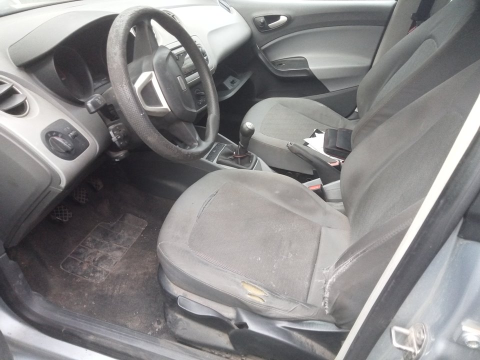 SEAT Ibiza 4 generation (2008-2017) Priekinių dešinių durų stiklo pakelėjo varikliukas 6R0959802P 25332539