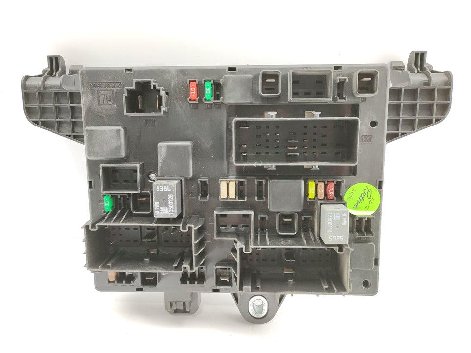 OPEL Astra J (2009-2020) Fuse Box 13302300 18957342