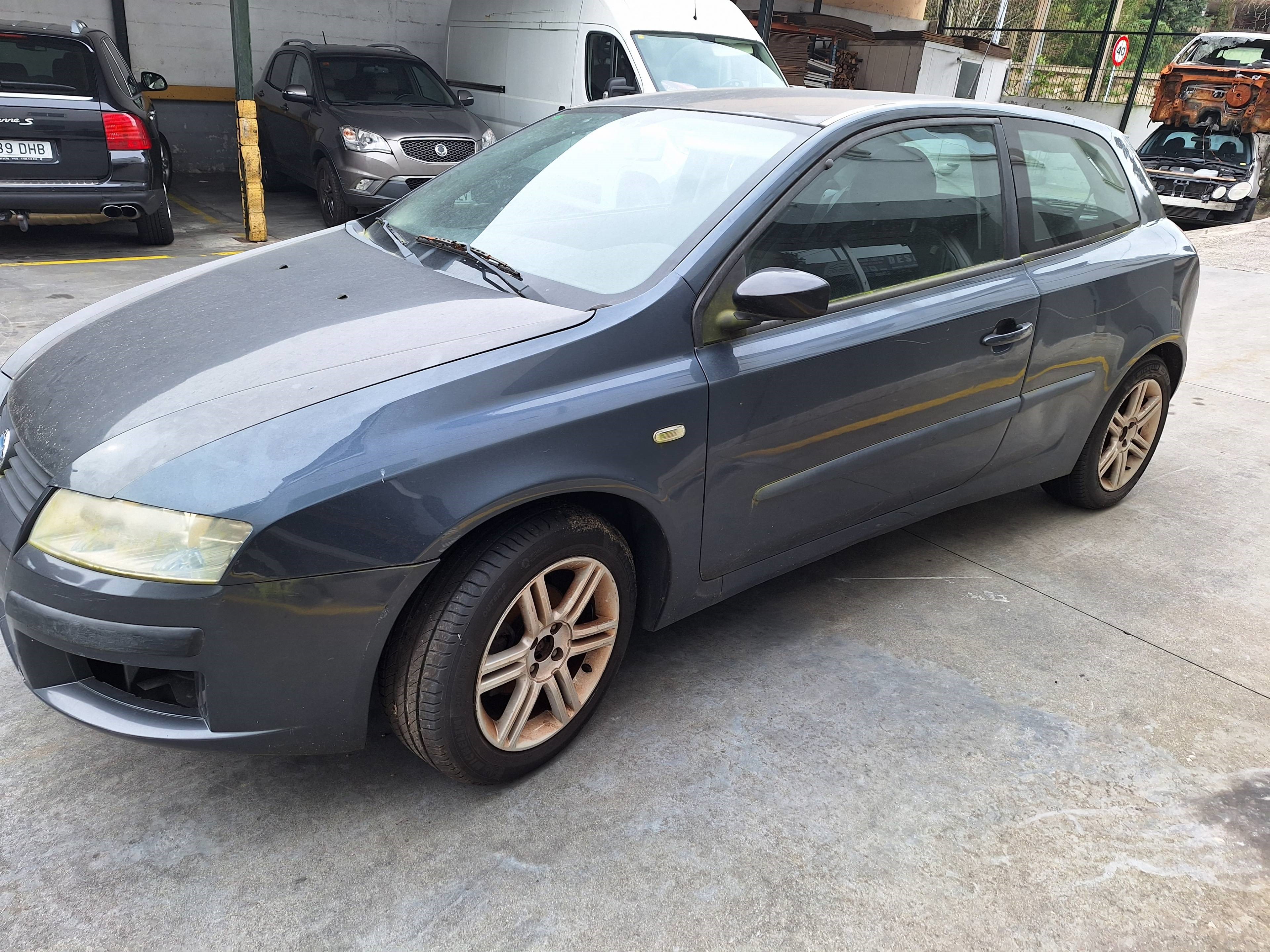 FIAT Stilo 1 generation (2001-2010) Oikea takavalo 46823705 23780454