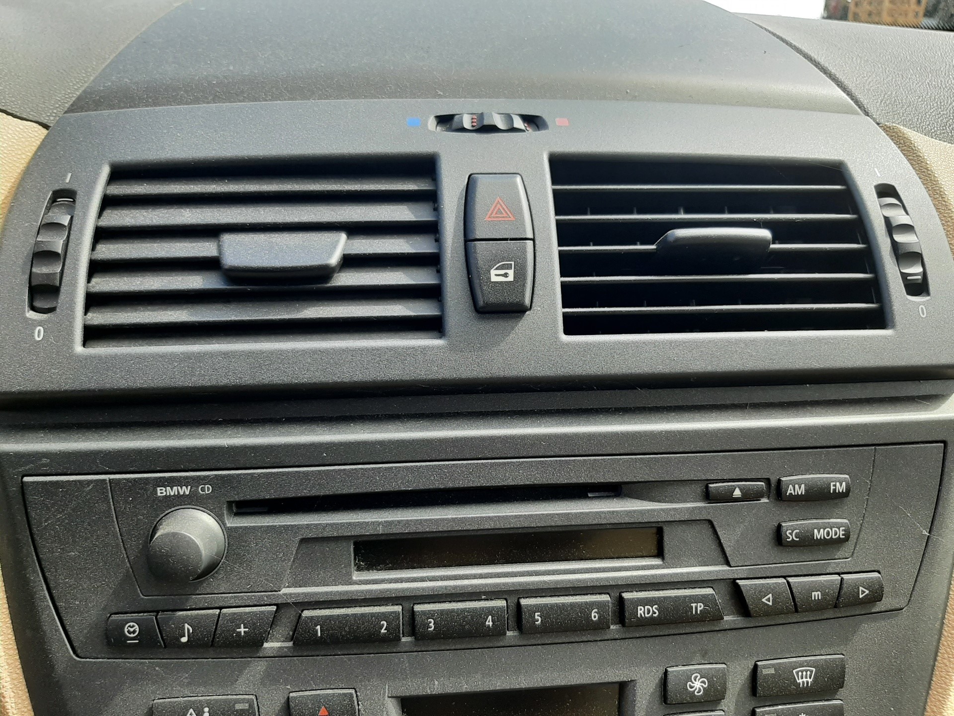 BMW X3 E83 (2003-2010) Muzikos grotuvas be navigacijos 65129197706 24022402