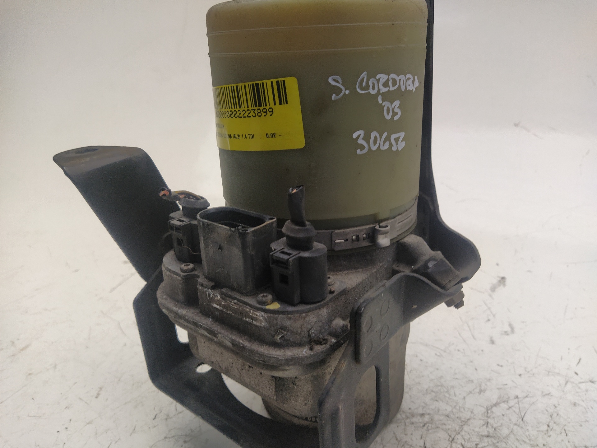 SEAT Cordoba 2 generation (1999-2009) Power Steering Pump 6Q0423156S 21285954