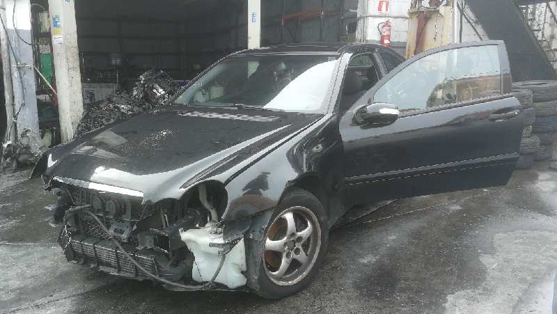 MERCEDES-BENZ C-Class W203/S203/CL203 (2000-2008) Front Right Door A2037201605 18472557