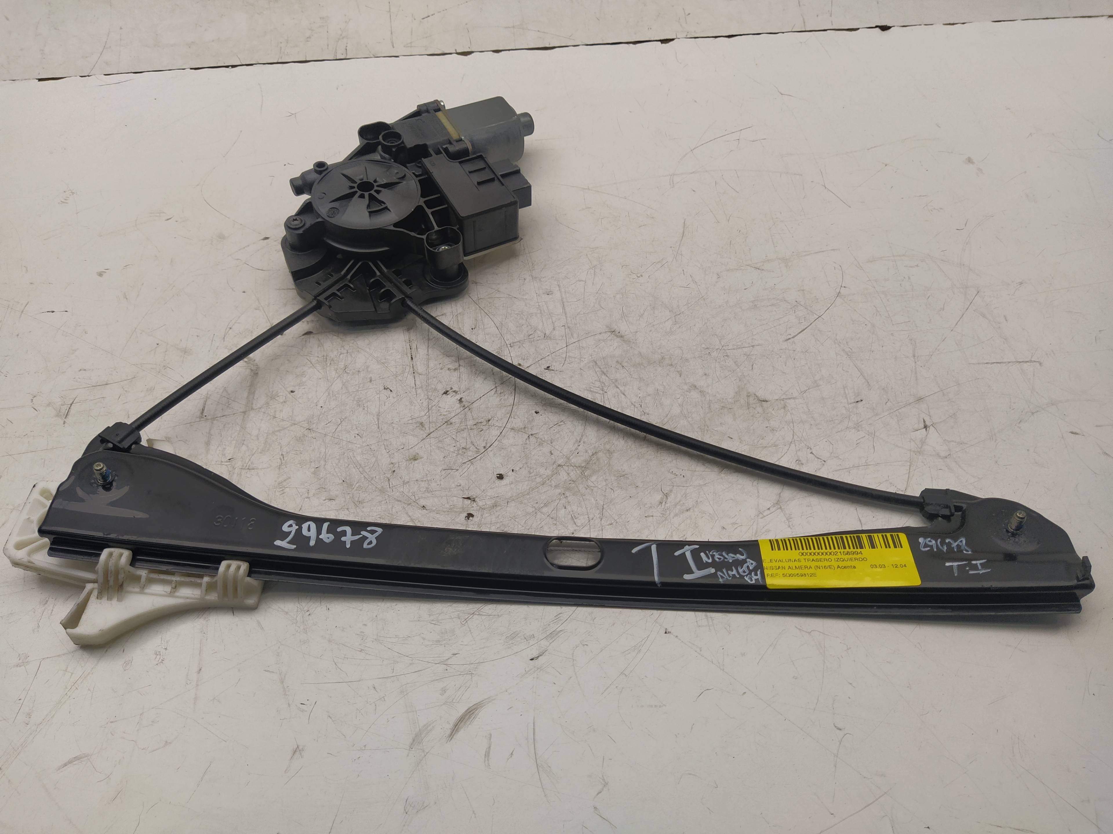 NISSAN Almera N16 (2000-2006) Rear left door window lifter 5Q0959812E 18624370