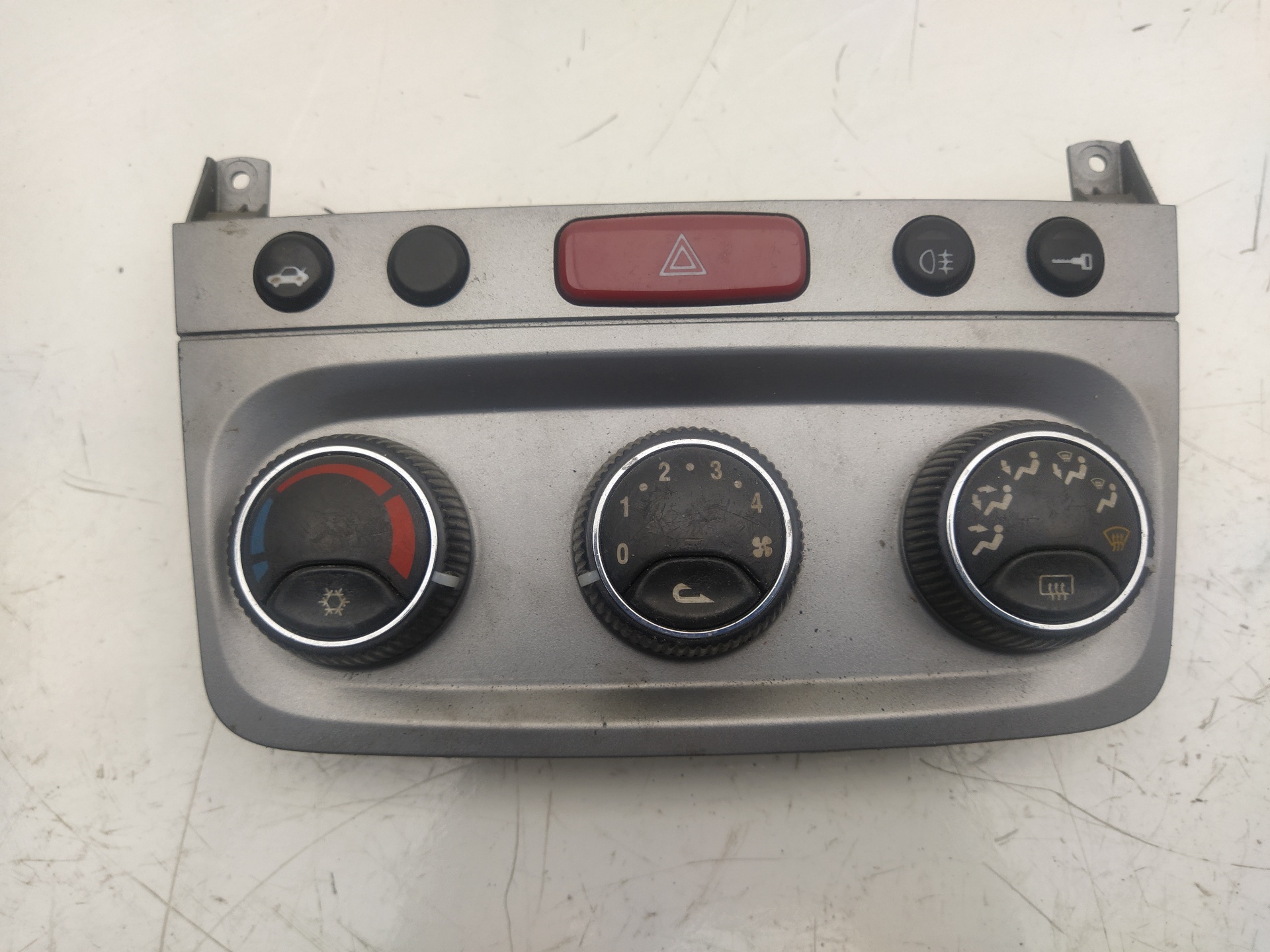 NISSAN 147 2 generation (2004-2010) Unitate de control al climei 01560759390 24024315