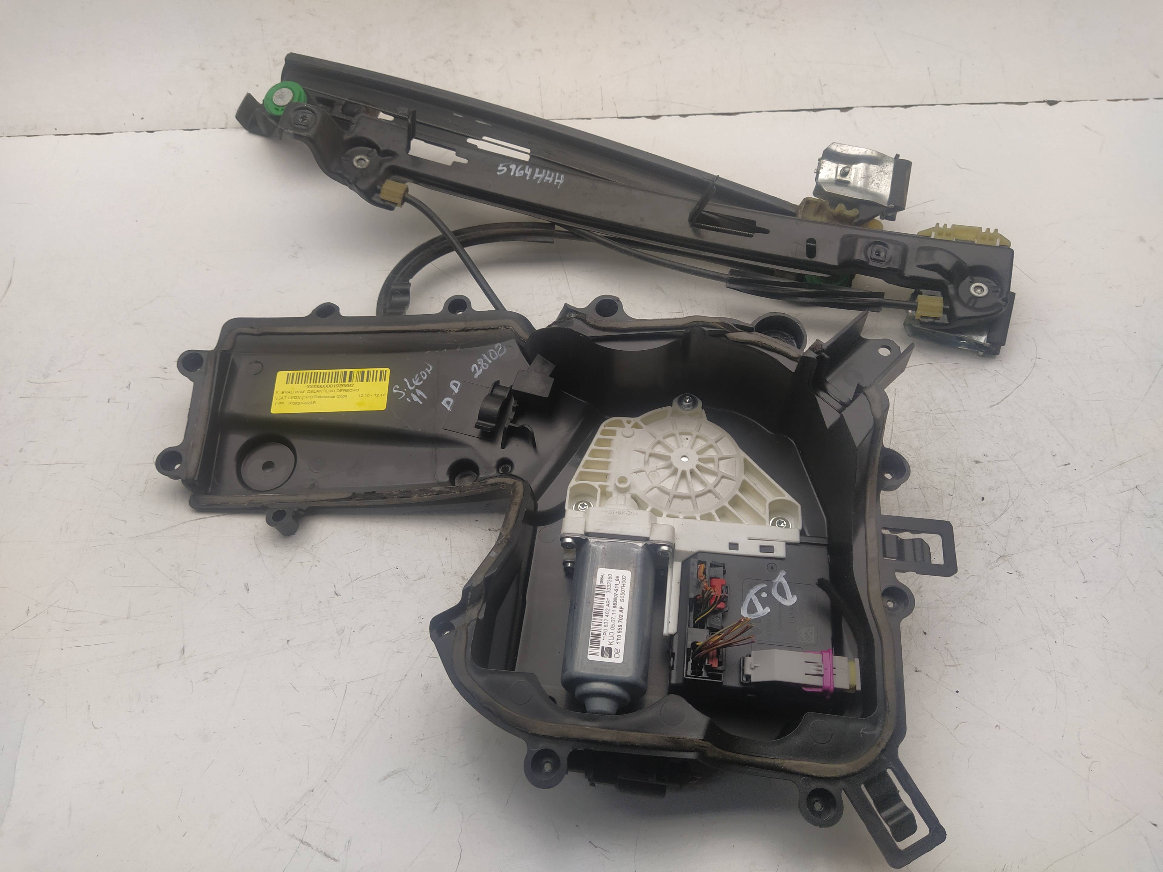 SEAT Leon 2 generation (2005-2012) Front Right Door Window Regulator 1P0837402AB 18559111