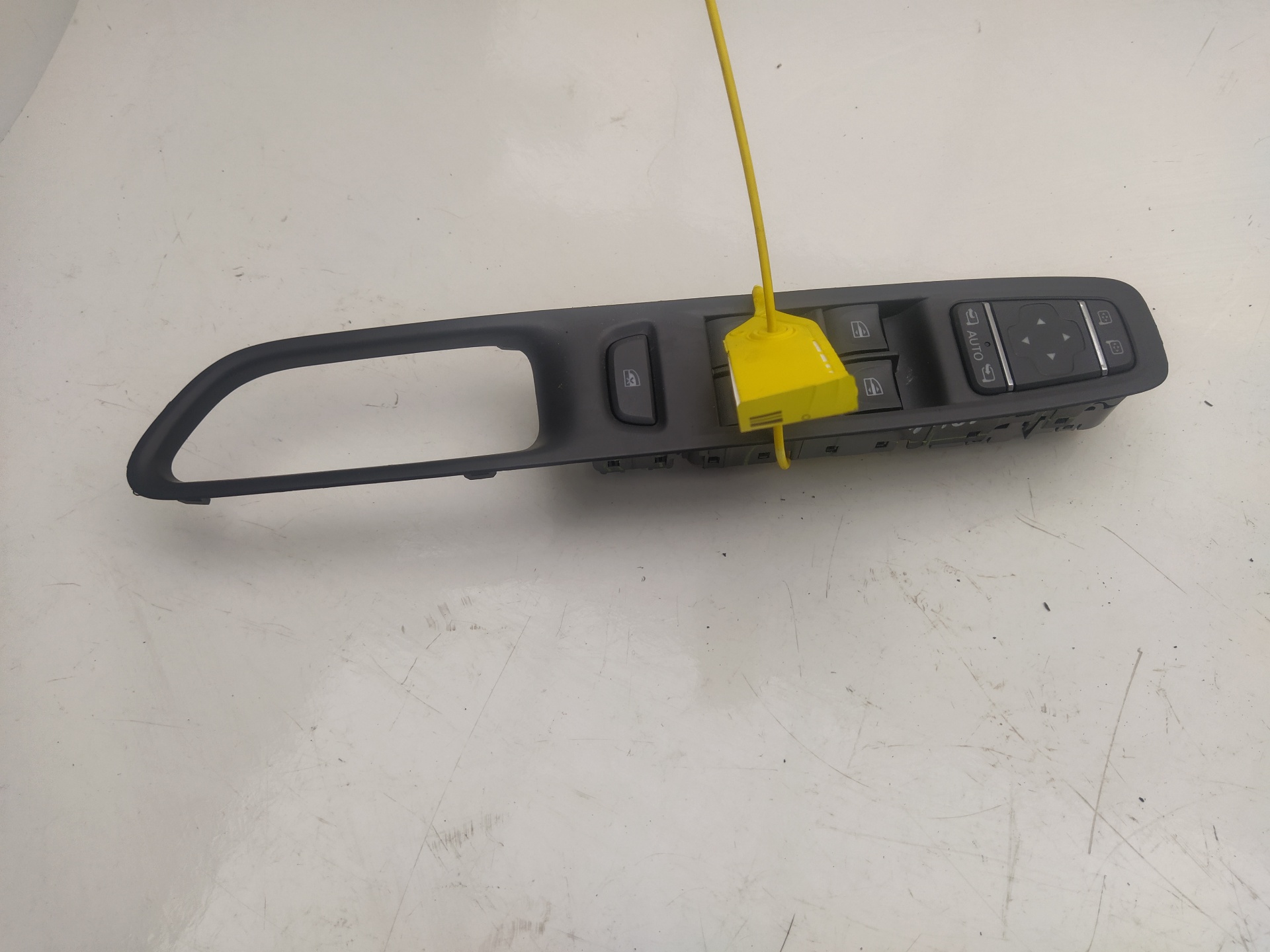 RENAULT Captur 1 generation (2013-2019) Кнопка стеклоподъемника передней левой двери 254118722R 24021188
