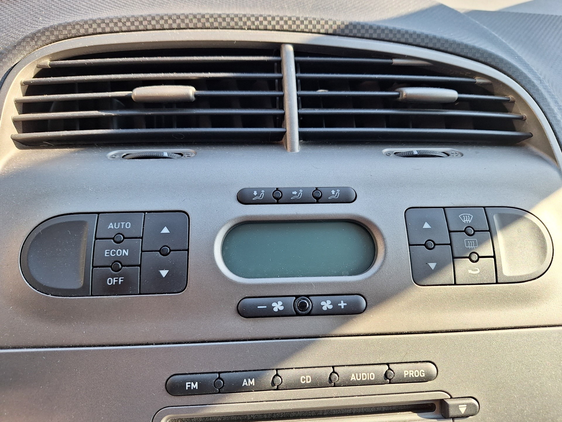 SEAT Toledo 3 generation (2004-2010) Klimato kontrolės (klimos) valdymas 5P0907044B 23840527