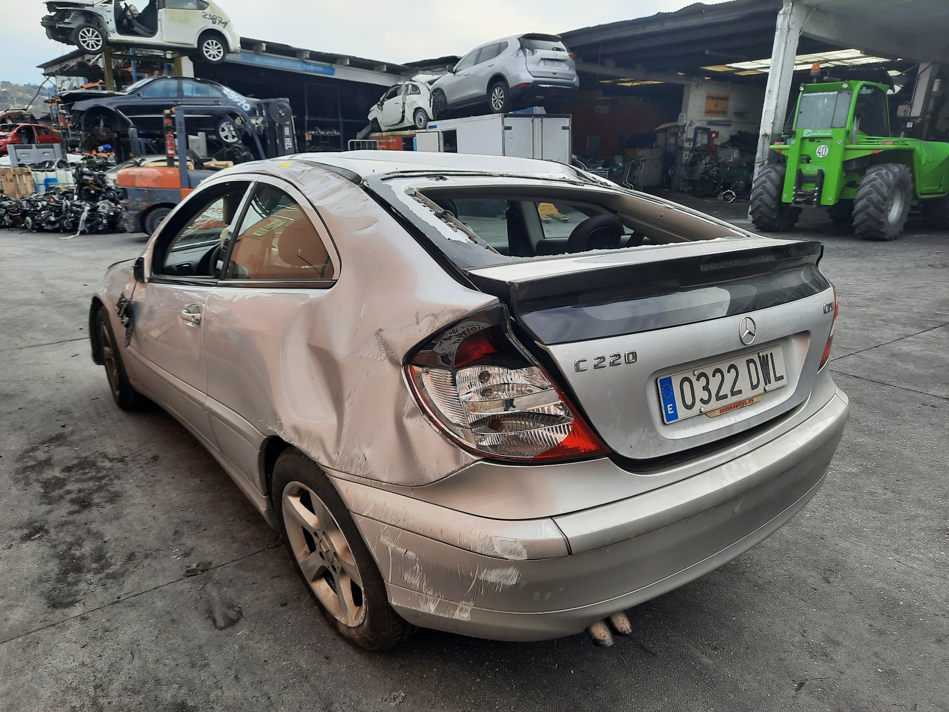 MITSUBISHI C-Class W203/S203/CL203 (2000-2008) Bal első kerékagy orsója A2043320101 18606830