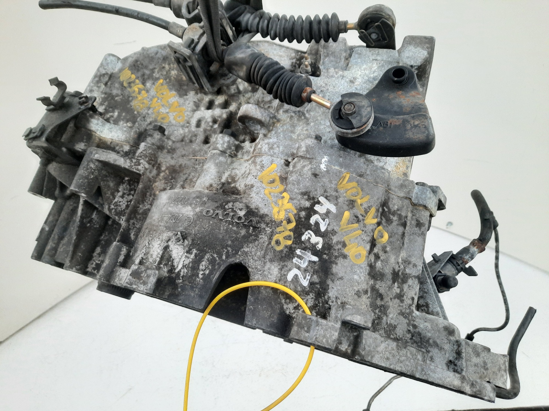 VOLVO V40 1 generation (1996-2004) Gearbox 1023678 18580376